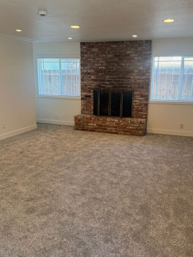 Building Photo - Fully Remodeled 3 Bed / 2.5 Bath Home in Hayward's Cherryland Neighborhood