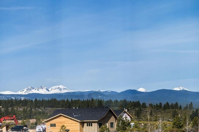Building Photo - Luxury Tetherow Home | 3BR Furnished Retreat Near Mt. Bachelor