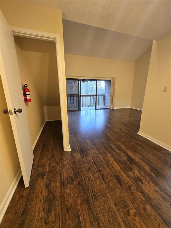 Building Photo - 3900 Aspen Dr