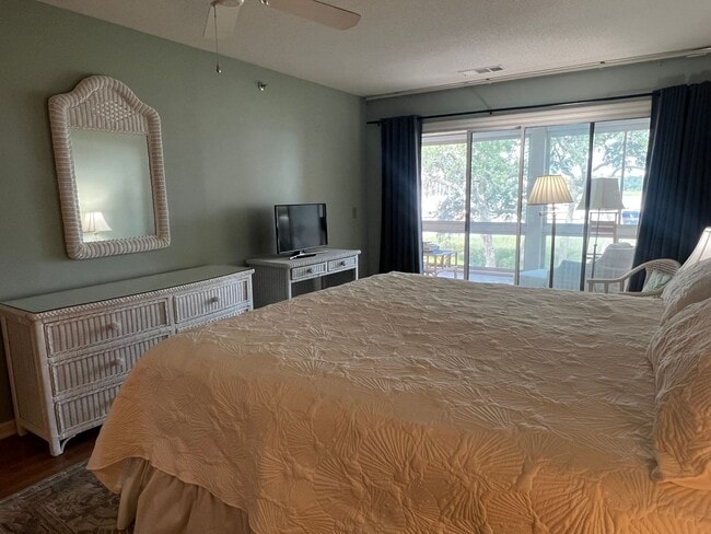 Building Photo - Furnished Waterfront Condo in Hilton Head Plantation - Mariners Pt