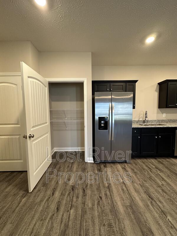 Building Photo - 4563 Wal Valley Way