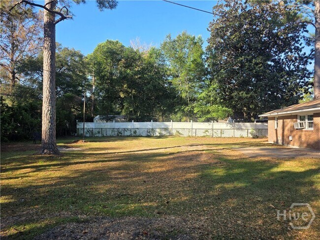 Building Photo - 213 Westwood Dr