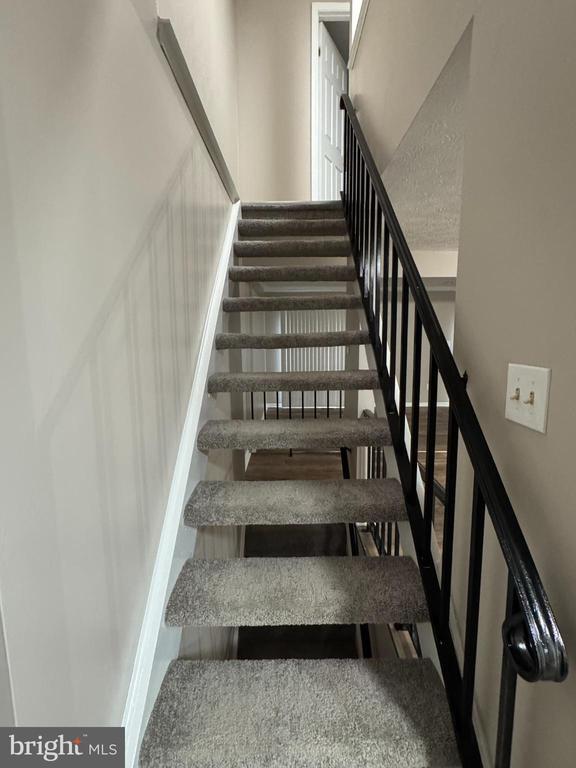 Building Photo - 520 Ellrose Ct