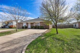 Building Photo - 303 Kings Way Dr