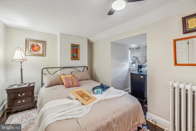 Building Photo - 505 W 19th St