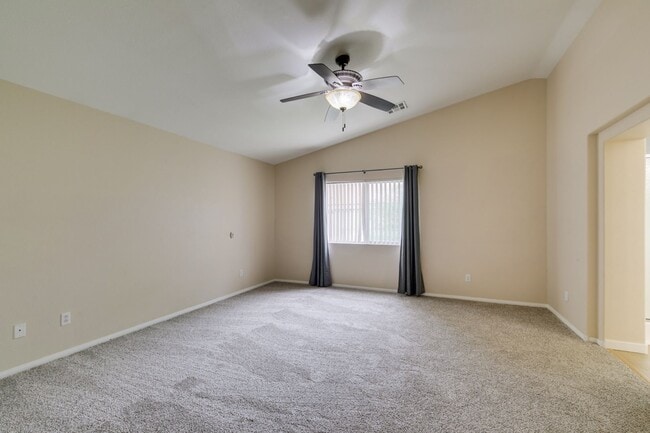 Building Photo - Beautiful 2-story home featuring 4 bedroom...