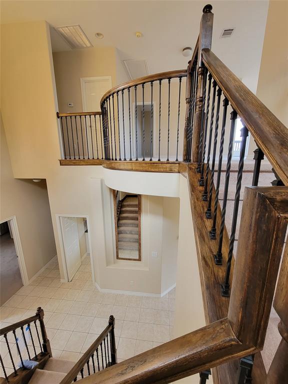 Building Photo - 404 Golf Crest Ln