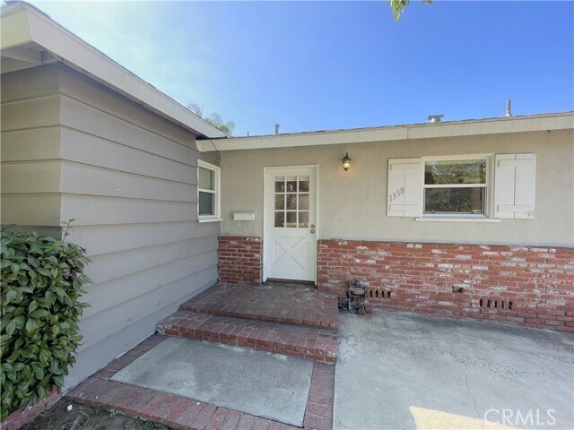 Building Photo - 1338 E Cypress Ave