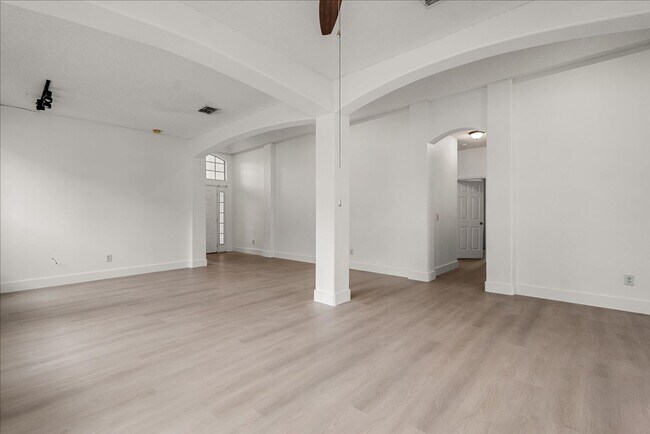 Building Photo - Stunning 4-Bedroom Lakefront Pool Home in Bridgeview at Meadow Woods