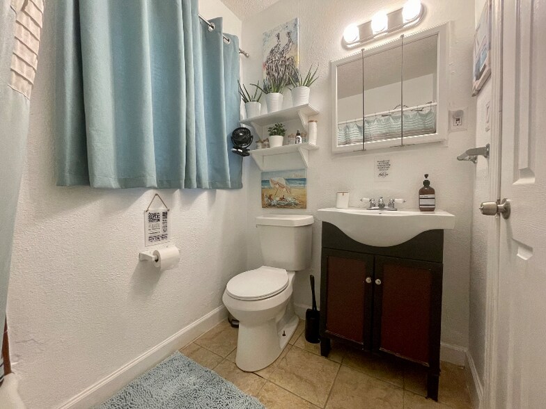 Building Photo - 193 E Highland Dr