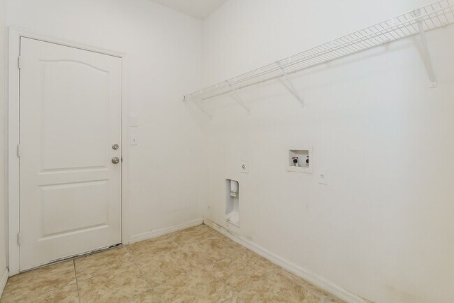 Building Photo - 11832 Colony Lakes Blvd