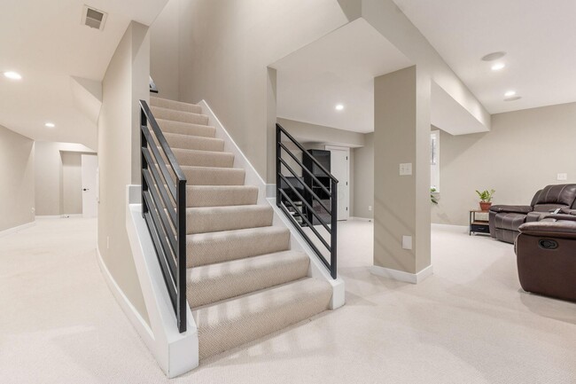 Building Photo - 4602 Sandwich Ct