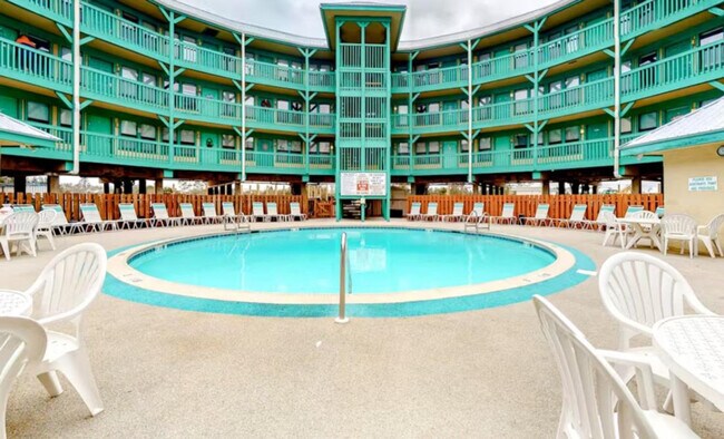 Building Photo - 952 W Beach Blvd