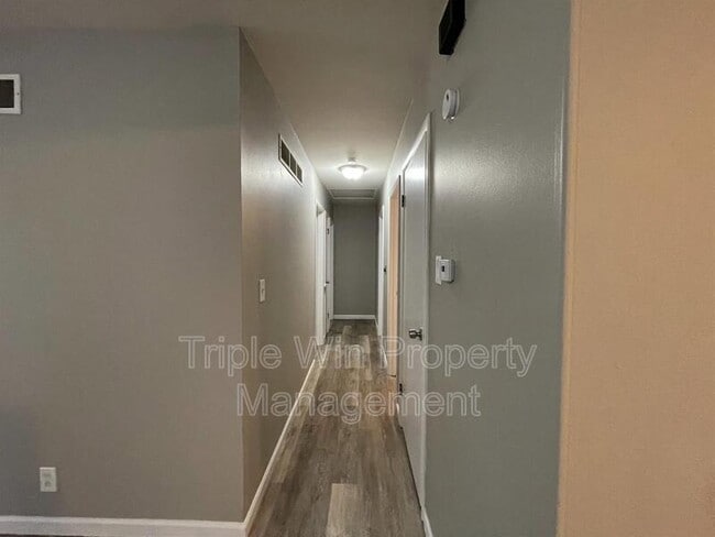 Building Photo - 2733 Tiara Dr