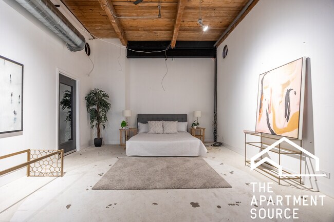 Building Photo - 3134 W Carroll Ave