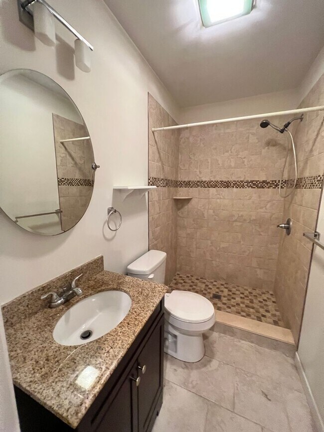 Building Photo - 530 N 36th St