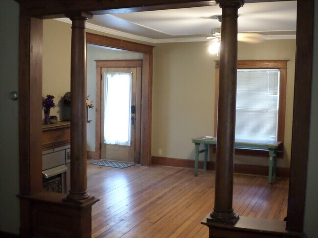 Building Photo - 211 N Juliette Ave