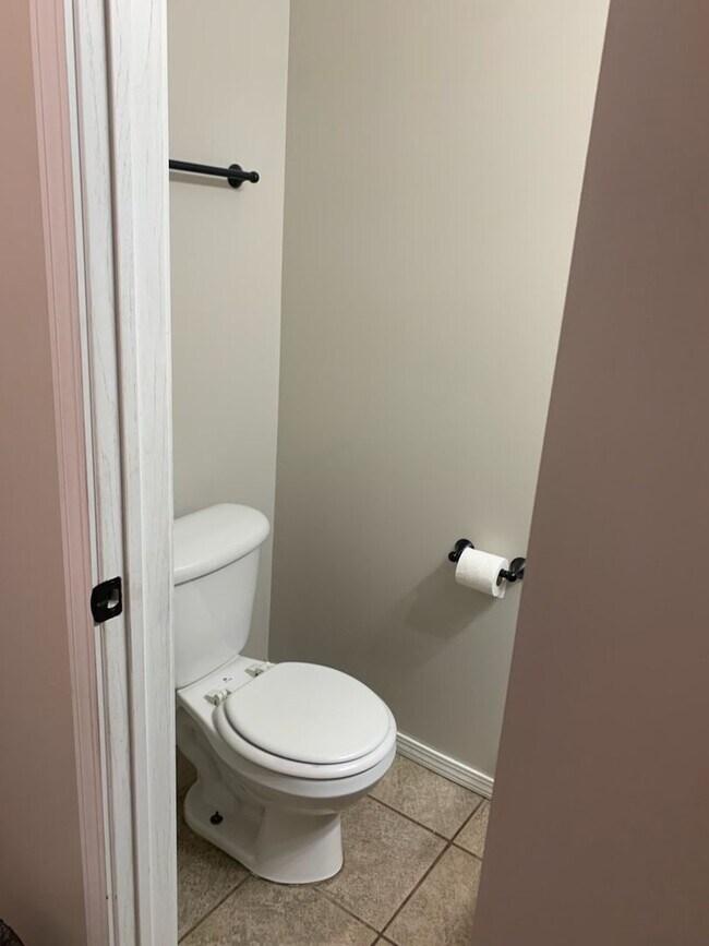 Building Photo - 2816 W 25th St N