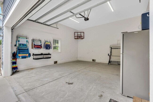 Building Photo - 36 Firethorn Ln