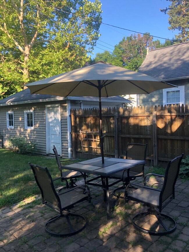 Building Photo - 1021 Morrison Ave