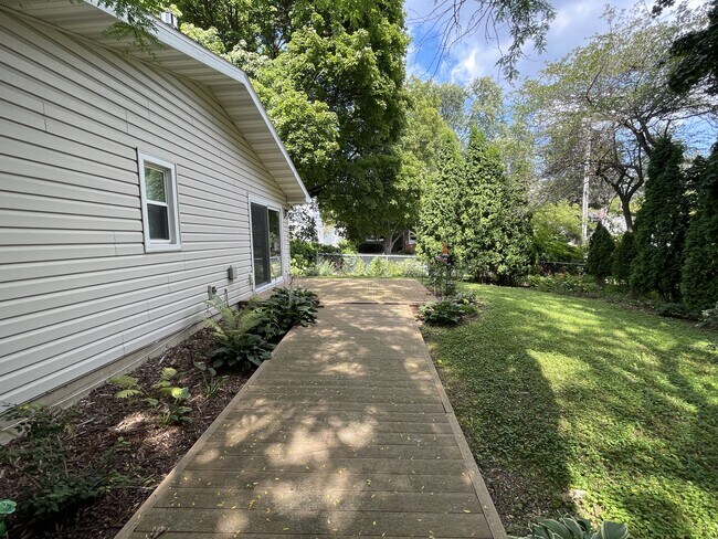 Building Photo - 4009 St Clair St