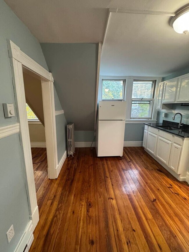 Building Photo - Charming 1-Bedroom Apartment in Russell, MA