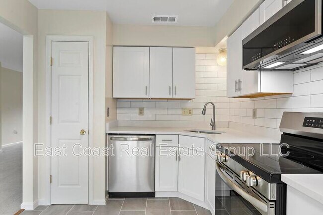 Building Photo - 9114 Ridgefield Ln