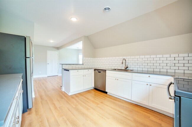 Building Photo - 3004 West St