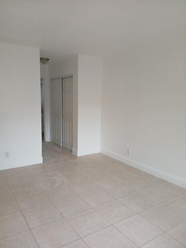 Building Photo - 4760 Lucerne Lakes Blvd W