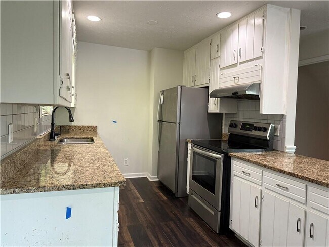 Building Photo - 8439 Lake Dr