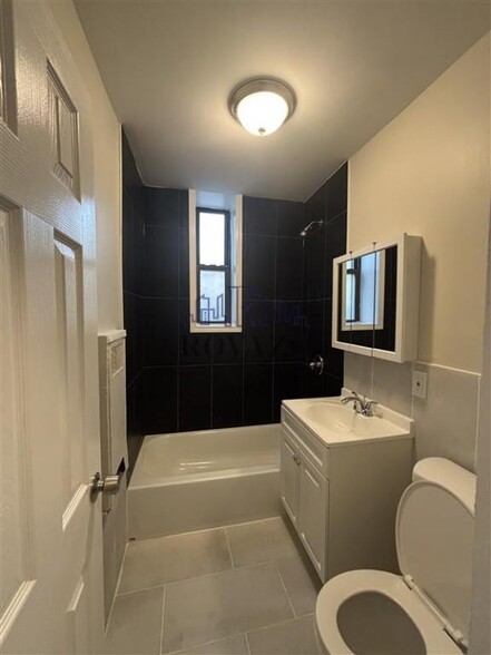 Building Photo - 25 Van Velsor Pl