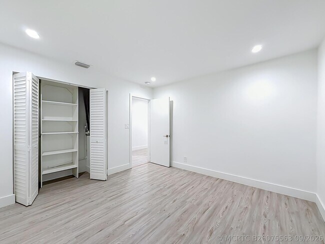 Building Photo - 1110 SW 31st St