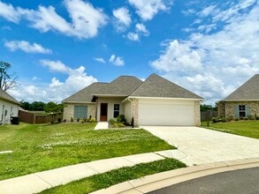 Building Photo - Stunning Germantown School District Rental with Office & Large Fenced Yard
