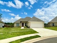 Building Photo - Stunning Germantown School District Rental with Office & Large Fenced Yard