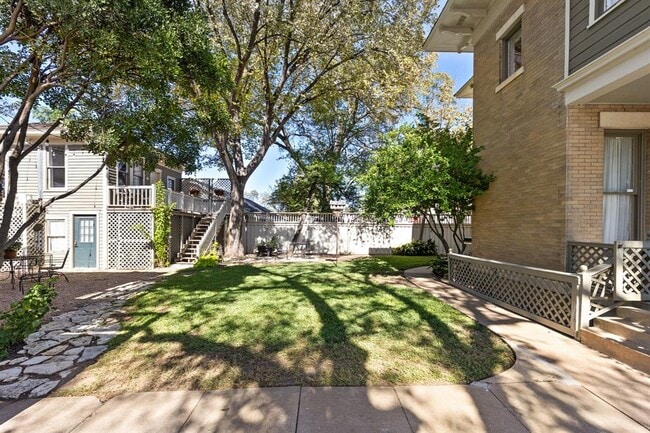 Building Photo - 201 Ramona St