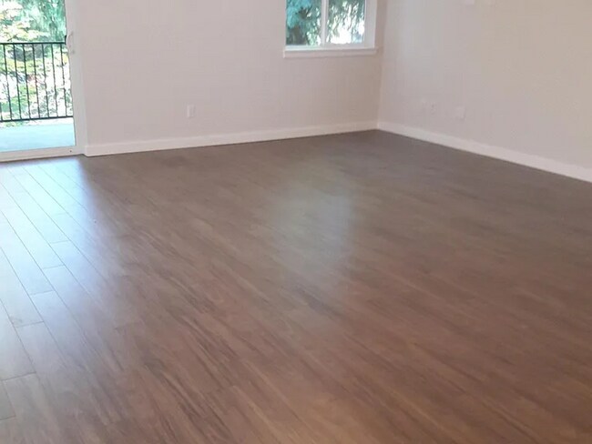 Building Photo - 2 bed/1 bath in Southeast Redmond