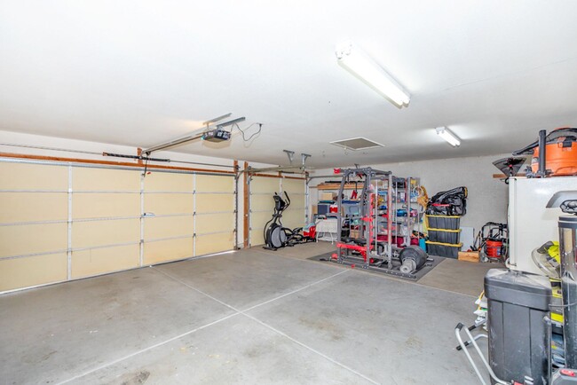 Building Photo - Pool home for rent June 1, 2025