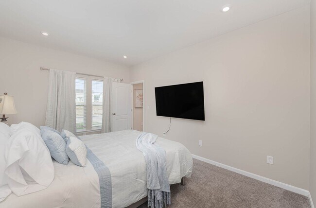 Building Photo - Fully furnished brand new construction. Luxury in HOA with pool