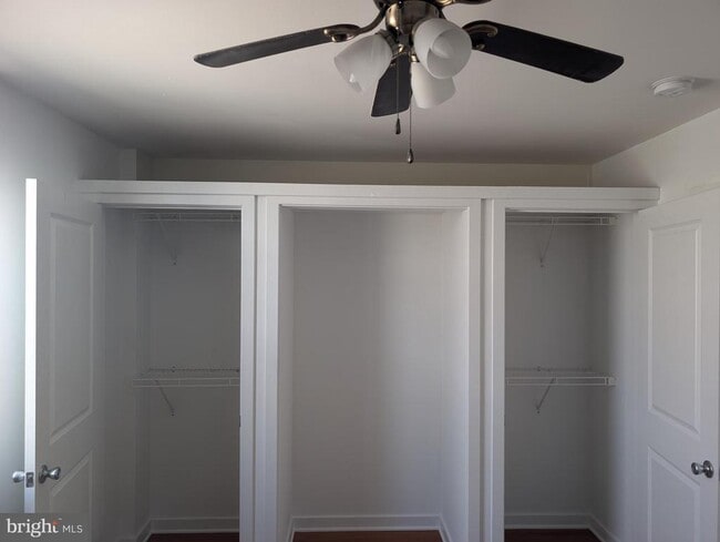 Building Photo - 1222 S Harmony St