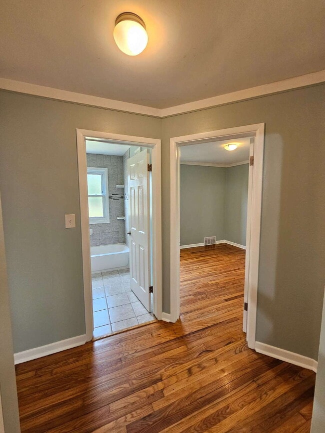 Building Photo - 3 Bedroom Brick Ranch, Updated Kitchen with Granite Countertops, Stainless-Steel Appliances, Hard...