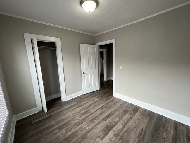 Building Photo - 1006 W C Street