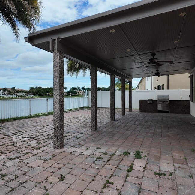 Building Photo - 8618 W 33rd Ave