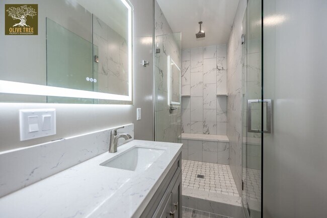 Building Photo - Marengo