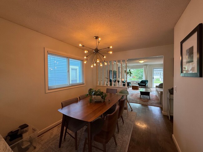 Building Photo - Beautifully Updated 4 Bed 2 Bath St.Paul S...