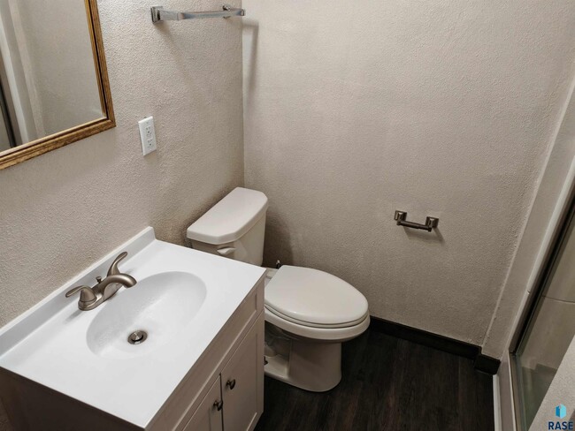 Building Photo - 4504 S Cliff Ave