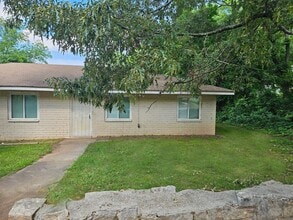 Building Photo - 2/1 Duplex Near Hank Aaron Dr - Housing Vo...