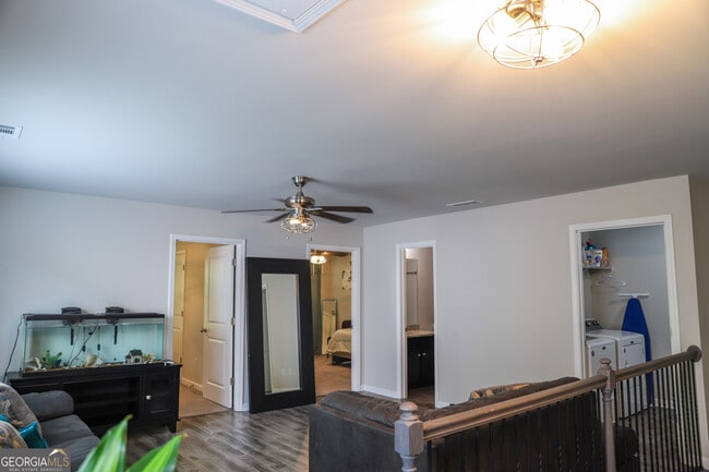 Building Photo - 402 Mulberry Row