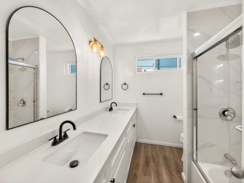 Building Photo - 13626 Cerise Ave