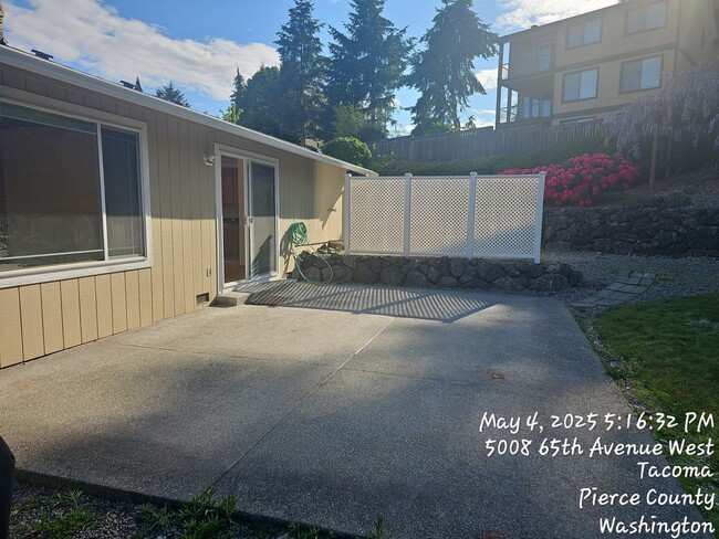 Building Photo - University Place Custom Rambler home for R...