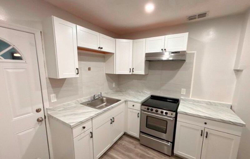 Building Photo - 3024 W 1st St